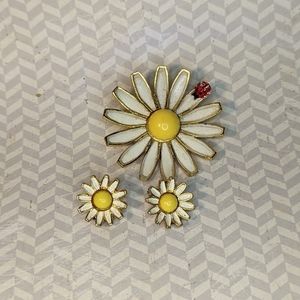Vintage Weiss Daisy Ladybug Brooch and Clip On Earrings